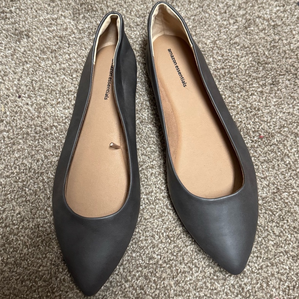 11W Grey pointed toe ballet flats